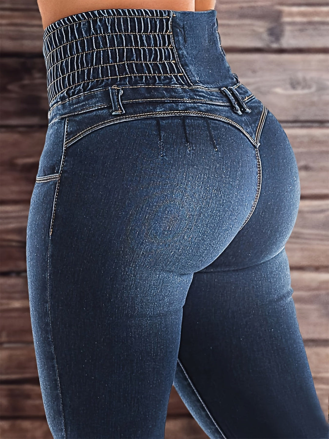 Femme portant Jean flare Ferlyna | Jean flare sculptant taille haute stretch