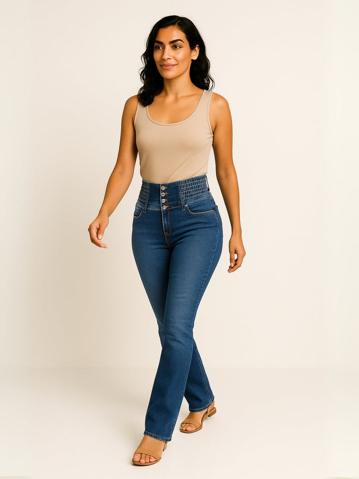 Femme portant Jean flare Ferlyna | Jean flare sculptant taille haute stretch