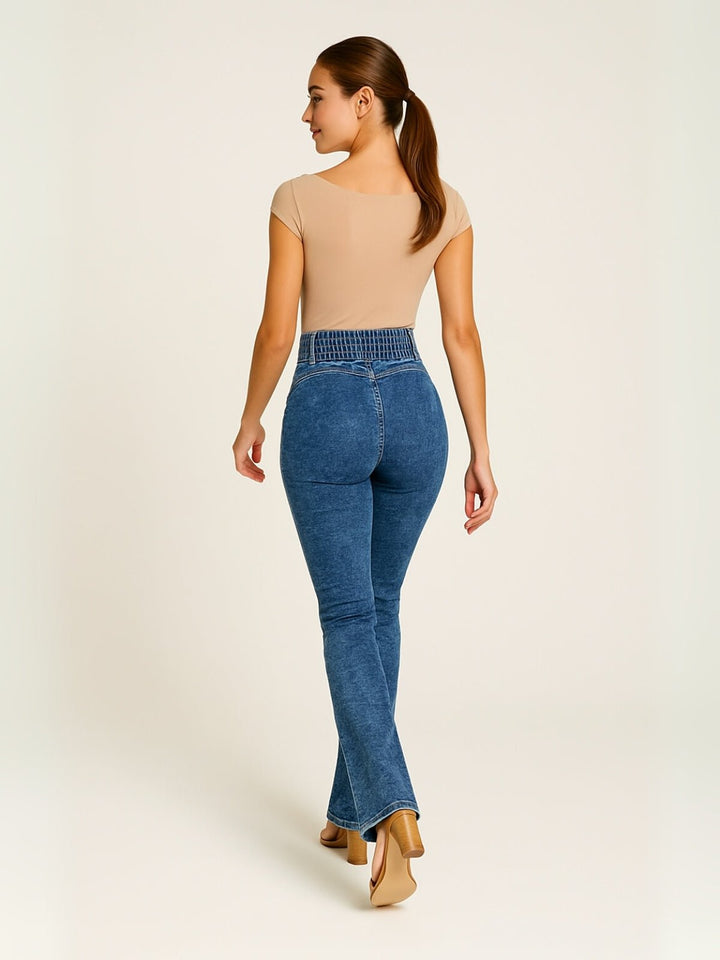 Femme portant Jean flare Ferlyna | Jean flare sculptant taille haute stretch