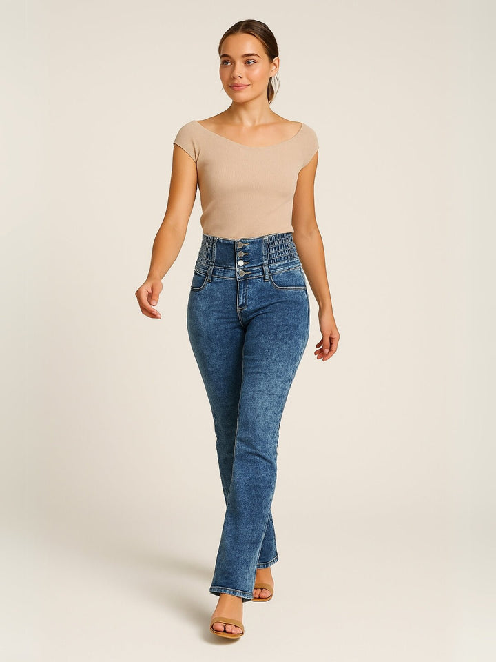 Femme portant Jean flare Ferlyna | Jean flare sculptant taille haute stretch