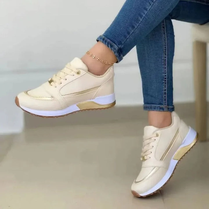Femme portant Basket Hildie | Baskets De Marche Pour Femmes | Orthopédiques