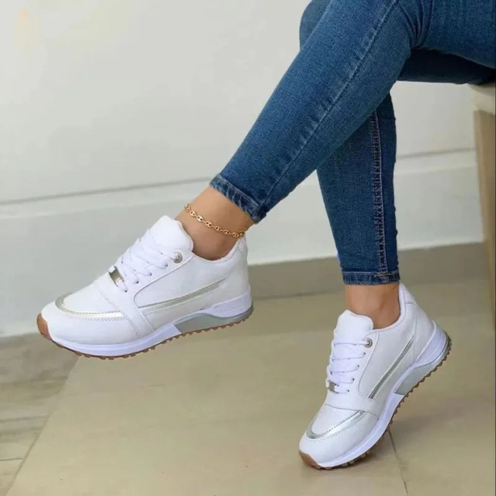 Femme portant Basket Hildie | Baskets De Marche Pour Femmes | Orthopédiques