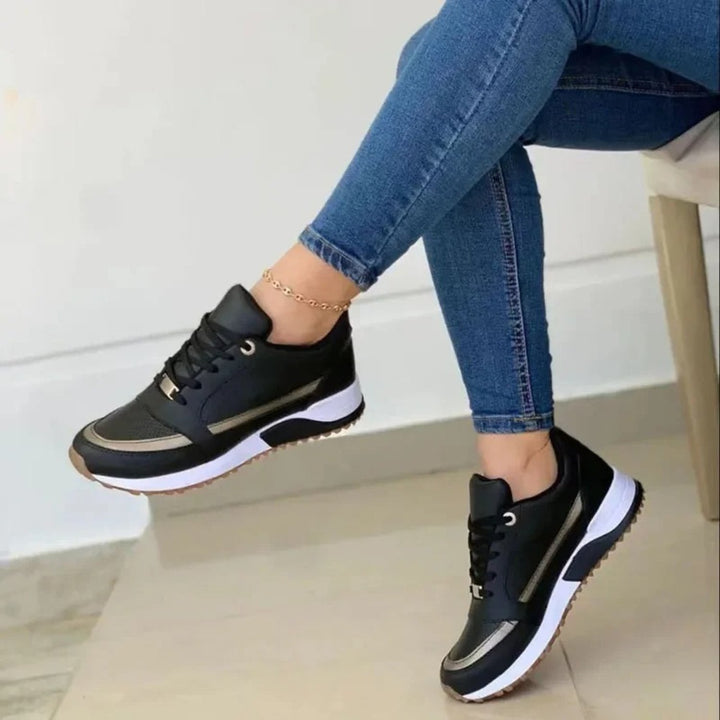 Femme portant Basket Hildie | Baskets De Marche Pour Femmes | Orthopédiques