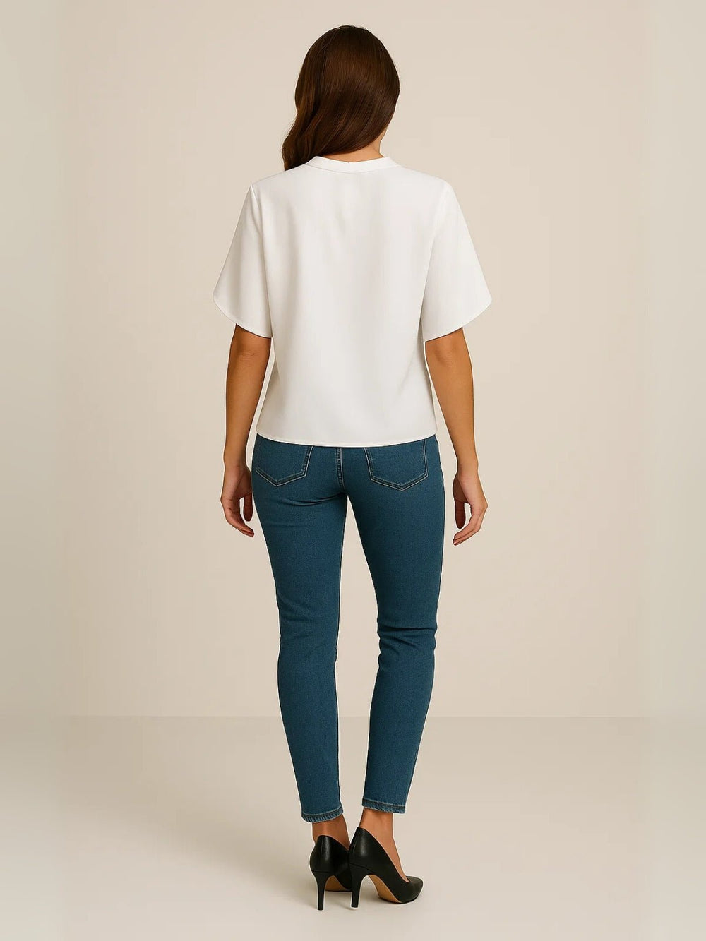 Femme portant Blouse Isalda | Chemisier fluide col en V