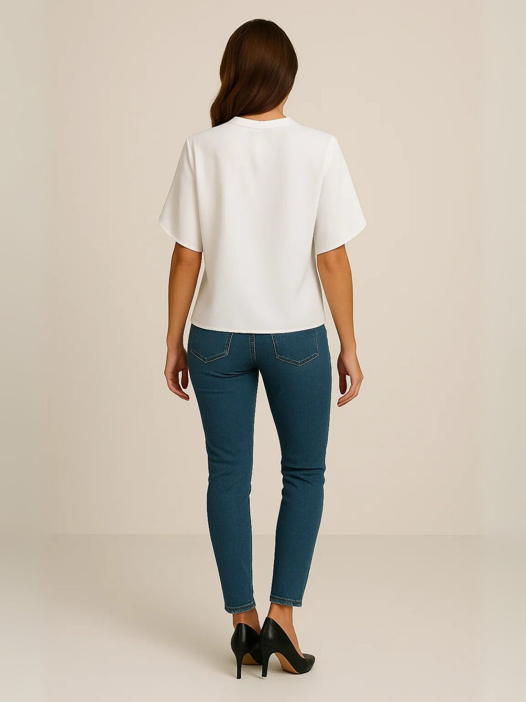 Femme portant Blouse Isalda | Chemisier fluide col en V