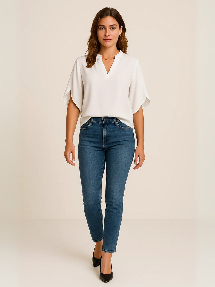 Femme portant Blouse Isalda | Chemisier fluide col en V