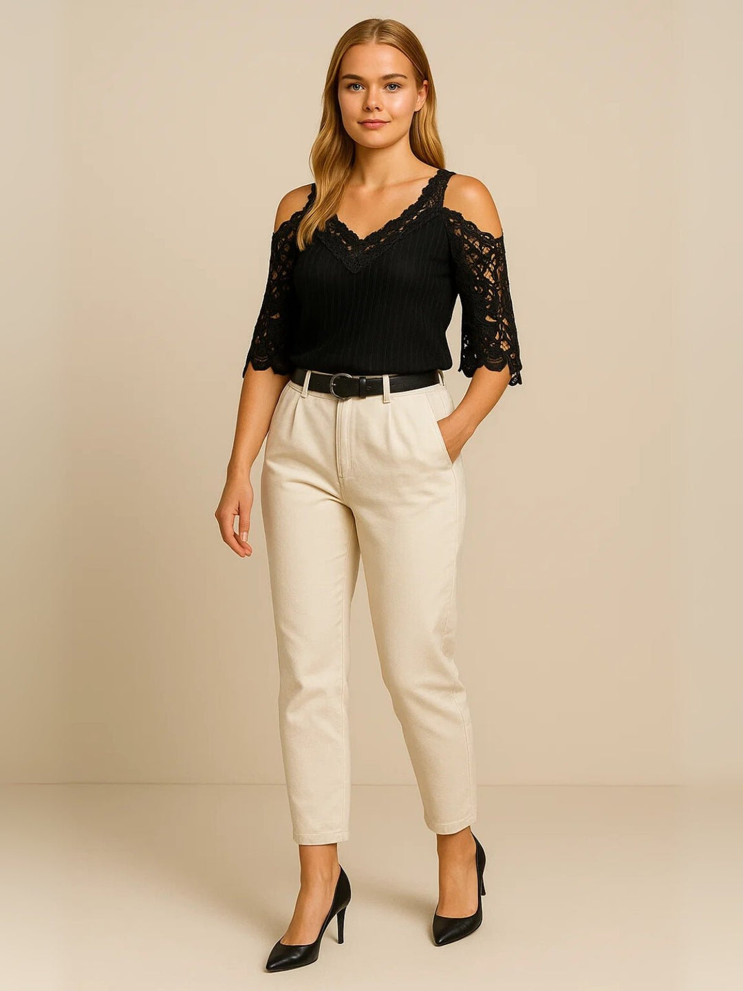 Femme portant Blouse Isméria | Chemisier en dentelle élégante