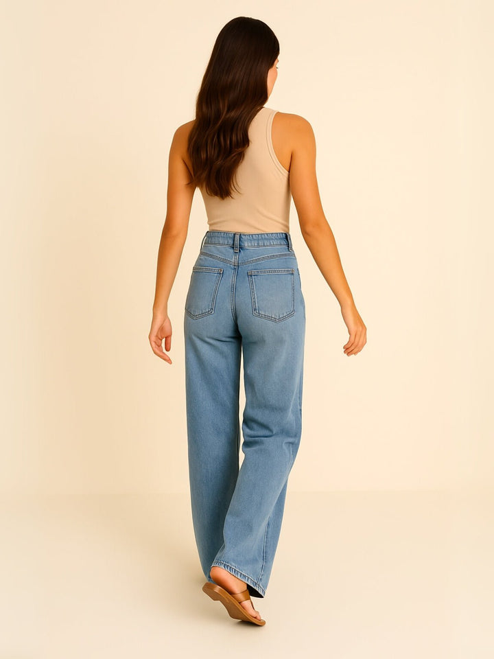 Femme portant Jean taille haute Karelya | Jean large taille haute décontracté