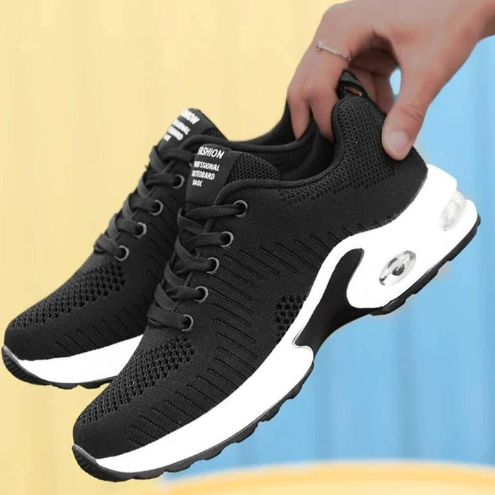 Femme portant Sneaker Léa - Sneakers Orthopédiques Confortables pour Femmes