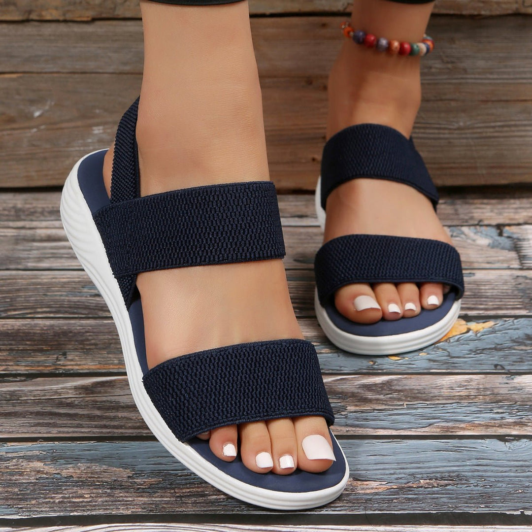 Femme portant Sandales Liliora | Sandales Décontractées pour Femmes