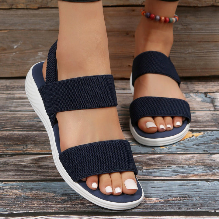 Femme portant Sandales Liliora | Sandales Décontractées pour Femmes