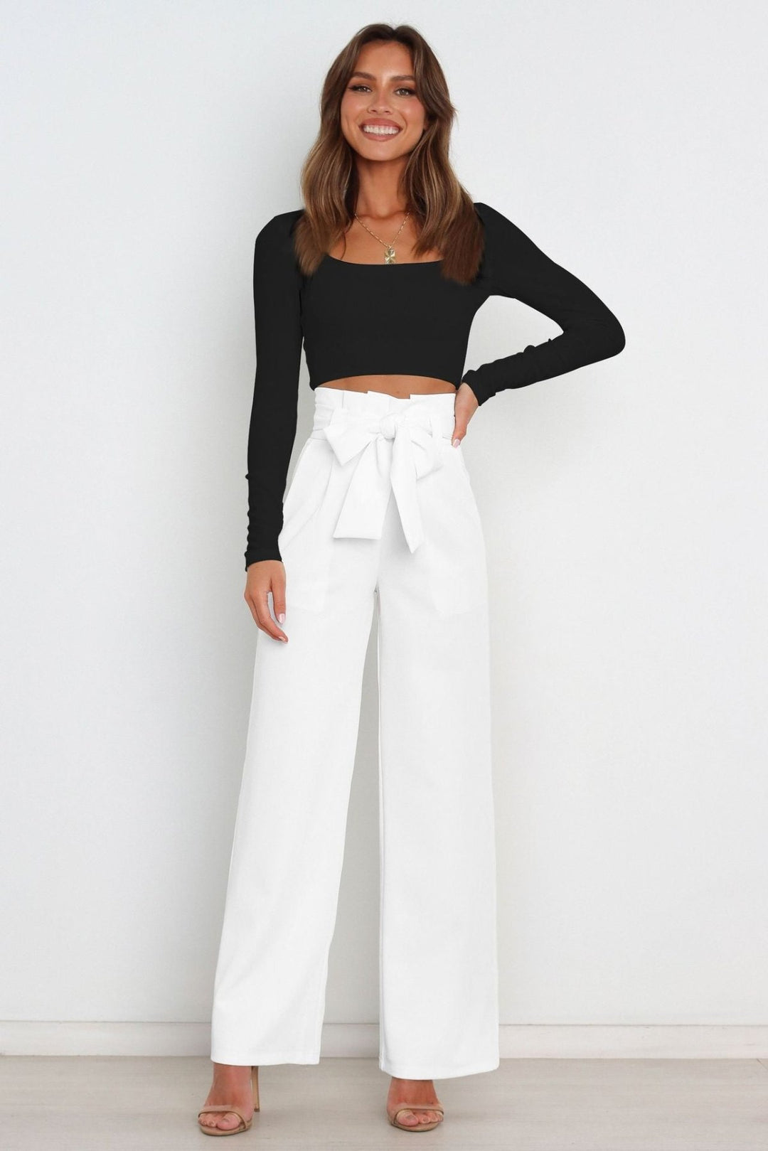 Femme portant Pantalons Lilou | Pantalon Léger Pour Femme | Sophistication Décontractée