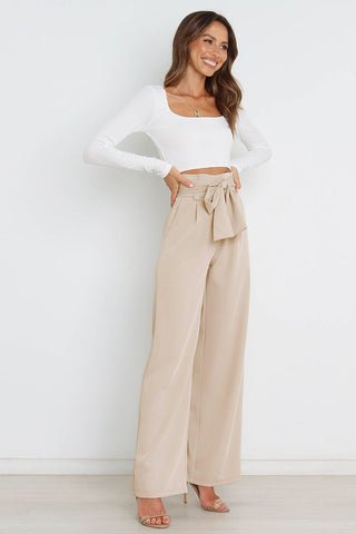 Femme portant Pantalons Lilou | Pantalon Léger Pour Femme | Sophistication Décontractée
