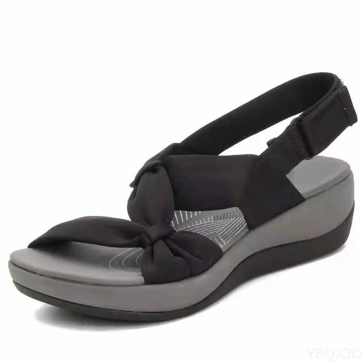 Femme portant Sandales Linnea | Sandales Souples Et Élégantes Pour Femmes