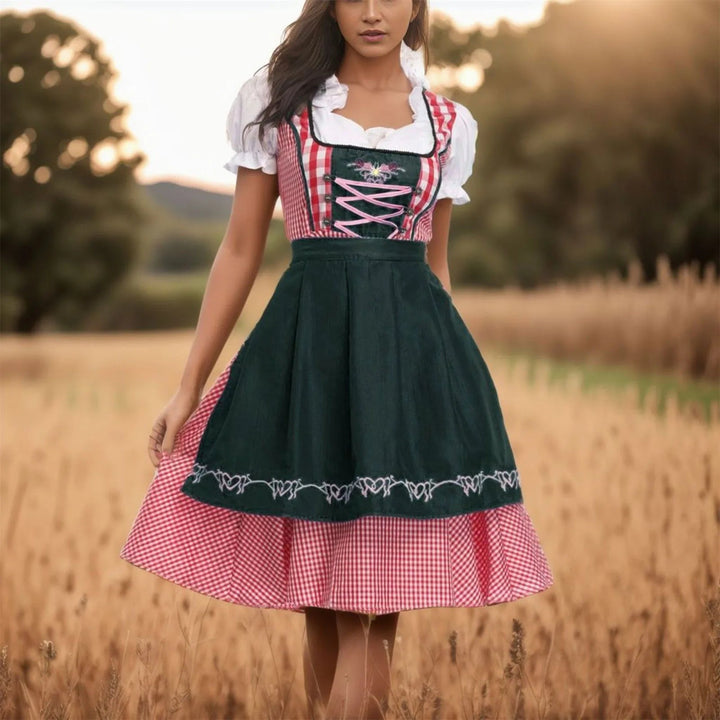 Femme portant Robes Lorenda | Robe Élégante et Raffinée Pour Femme