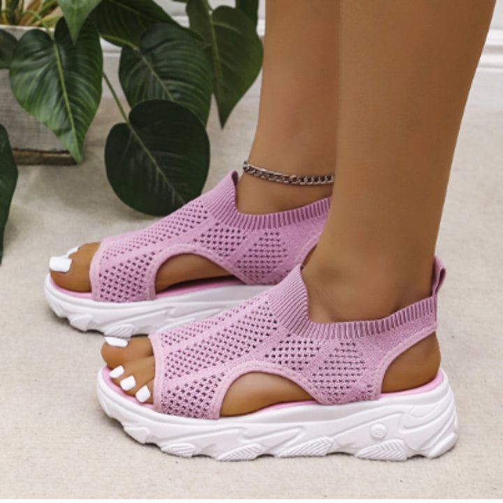 Femme portant Sandales Lurelia | Sandales De Confort Moderne Pour Femmes