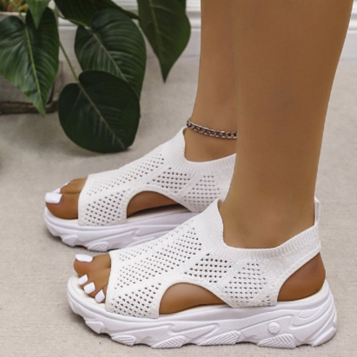 Femme portant Sandales Lurelia | Sandales De Confort Moderne Pour Femmes
