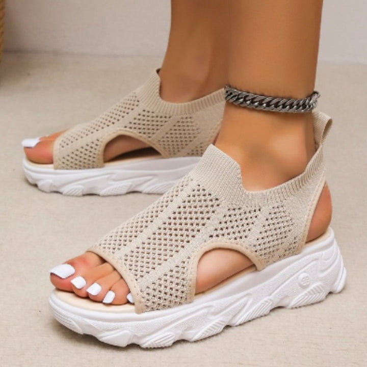 Femme portant Sandales Lurelia | Sandales De Confort Moderne Pour Femmes