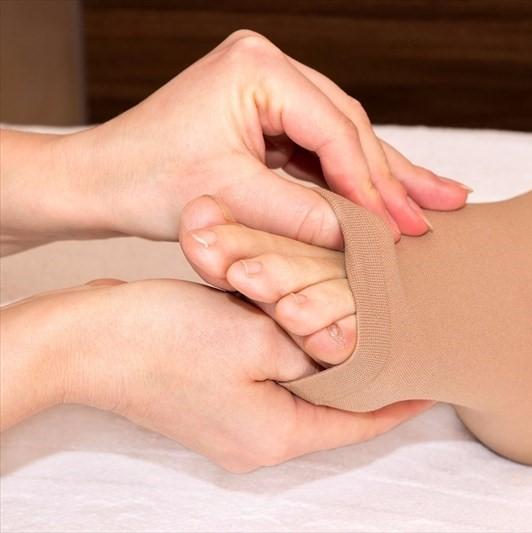 Femme portant Chaussettes Lysiane | Chaussettes de Compression