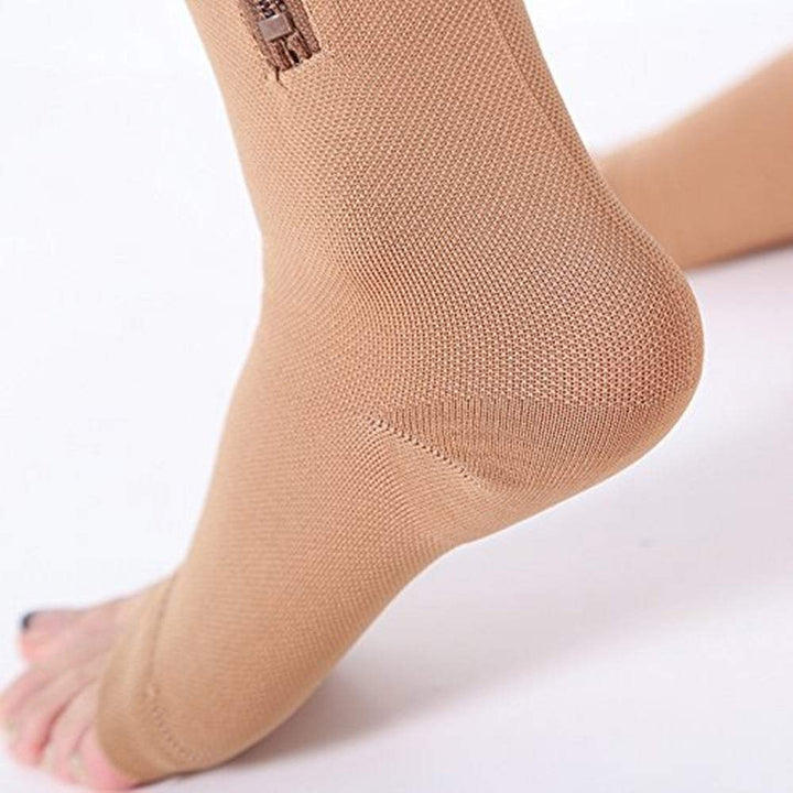 Femme portant Chaussettes Lysiane | Chaussettes de Compression