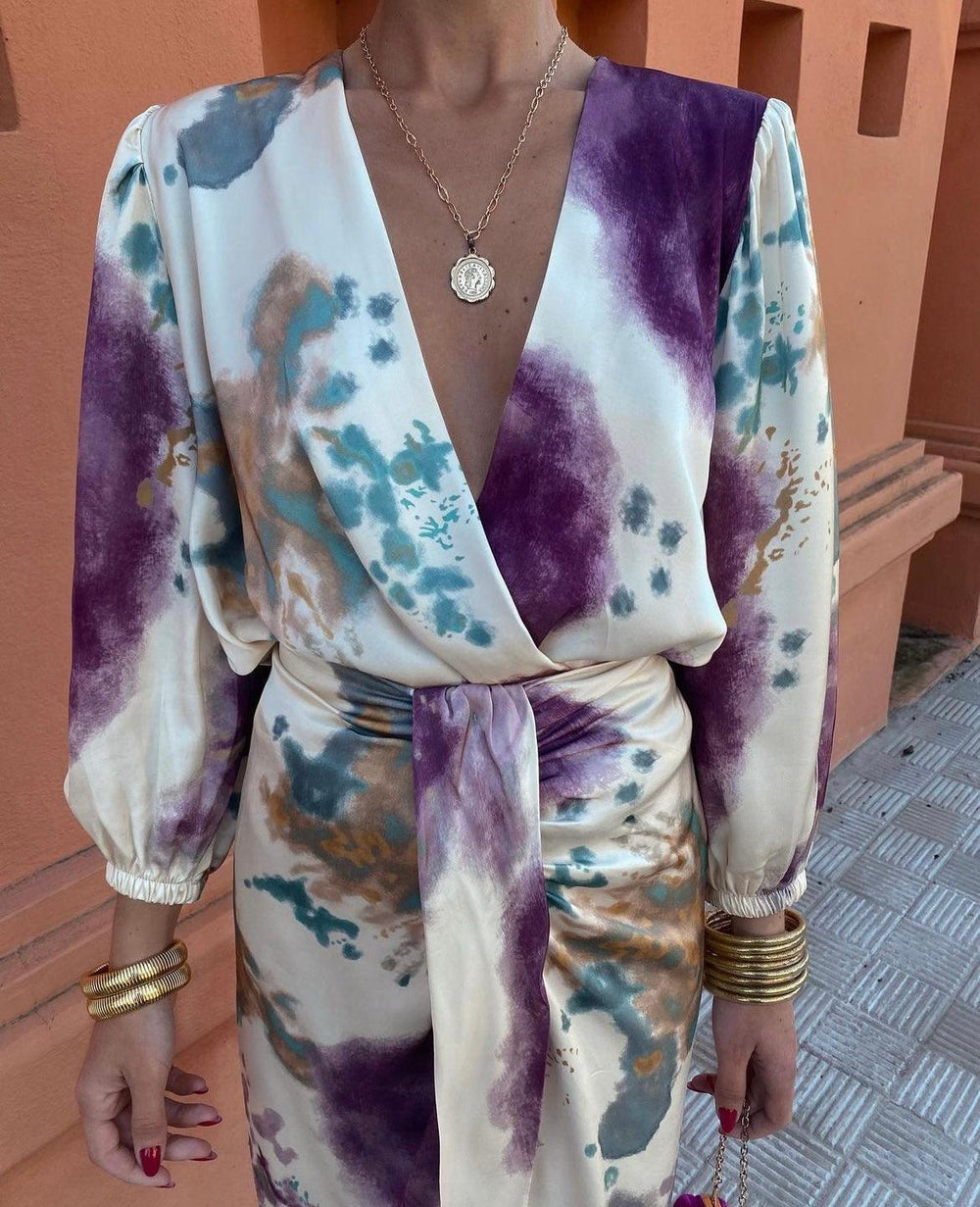 Femme portant Robe mariage invitée Lysianne | Robe Longue Lilas Élégante