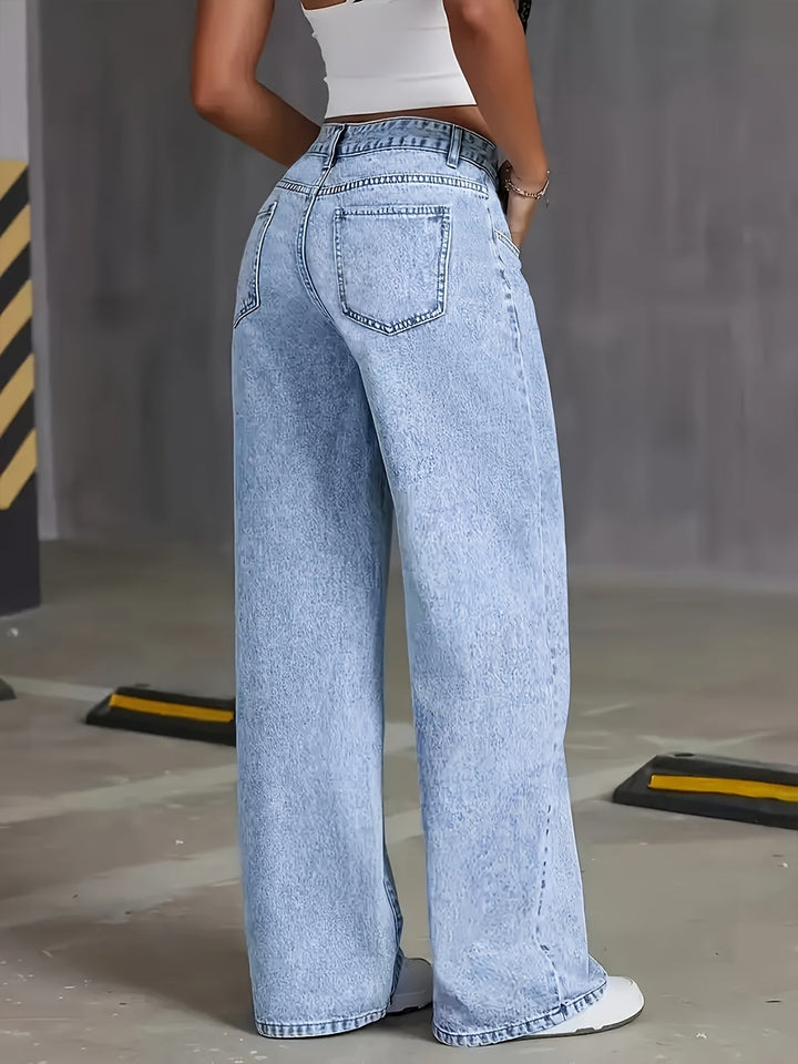 Femme portant Jean taille haute Maelina | Jean slim droit stretch taille haute