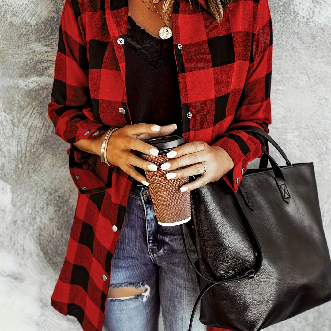 Femme portant Chemisier Maëlya | Chemise à carreaux oversize