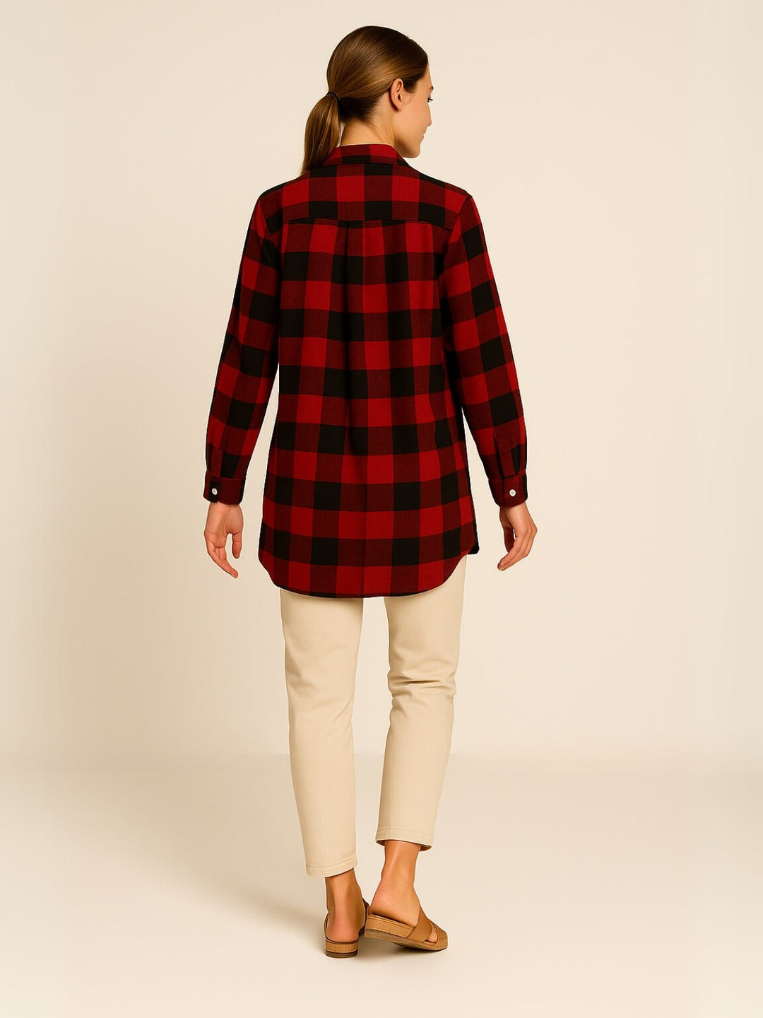 Femme portant Chemisier Maëlya | Chemise à carreaux oversize
