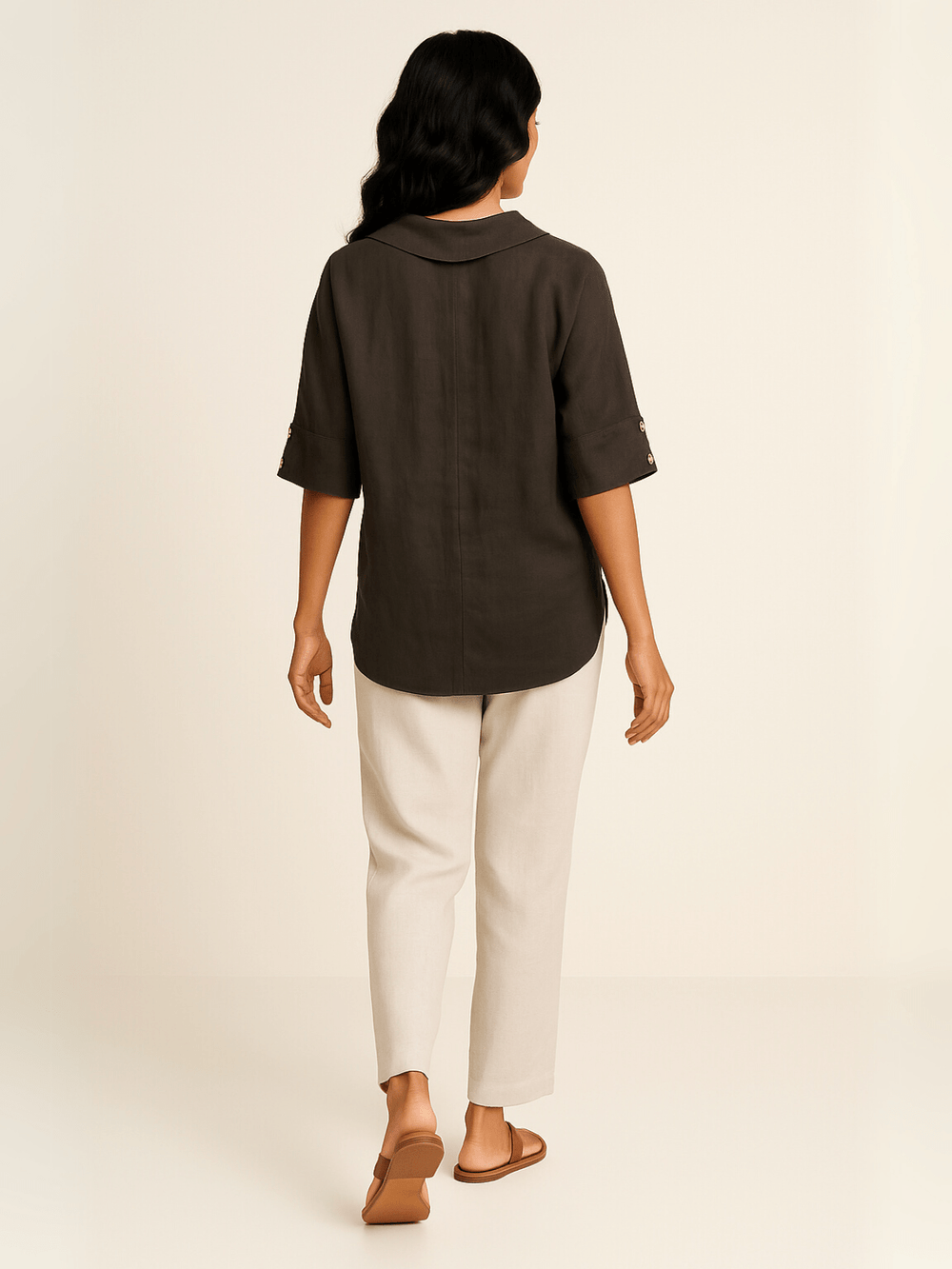 Femme portant Blouse Malachia | Blouse asymétrique col poupée fluide