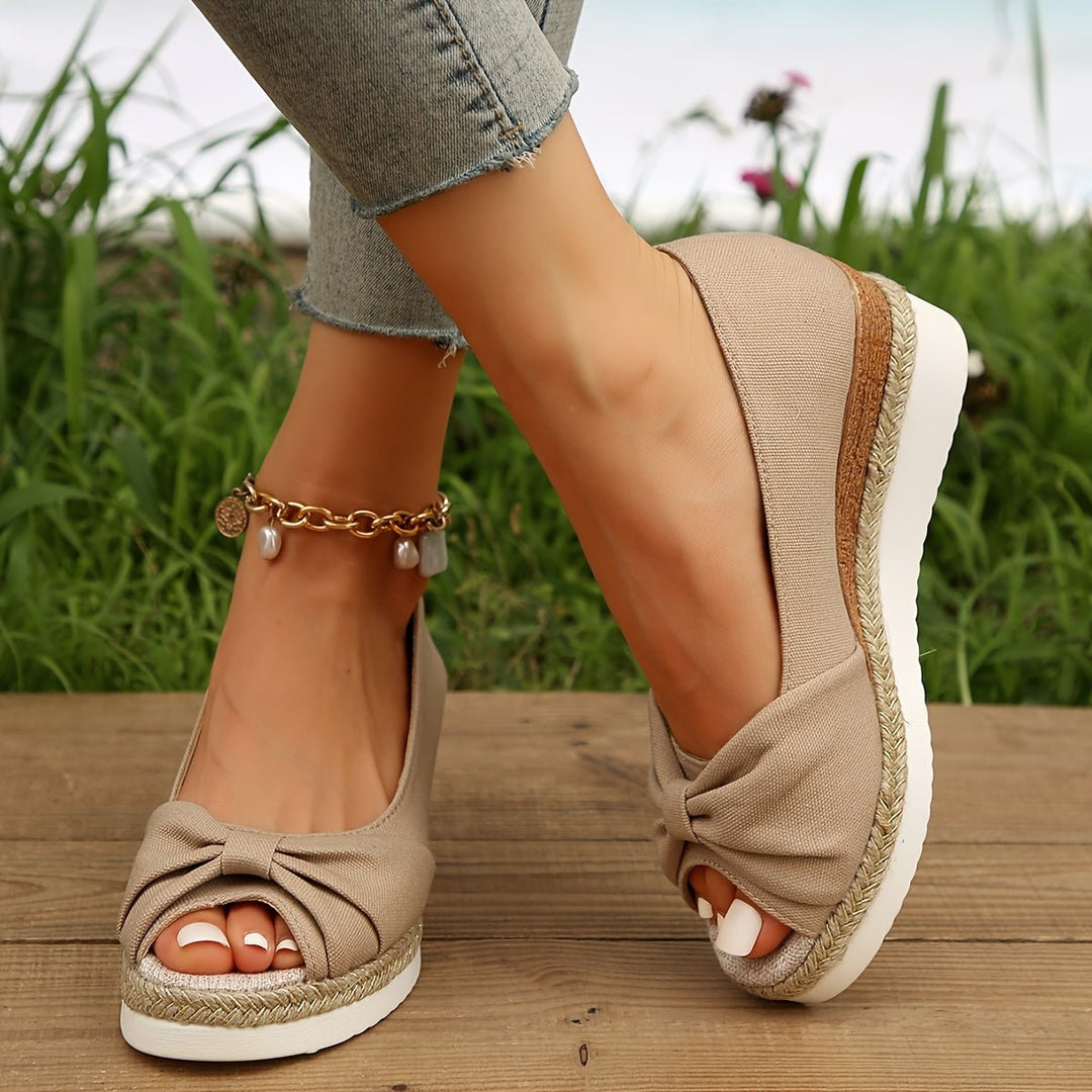 Femme portant Sandales Marigold | Espadrilles Décontractées À Nœuds Pour Femmes | Abricot
