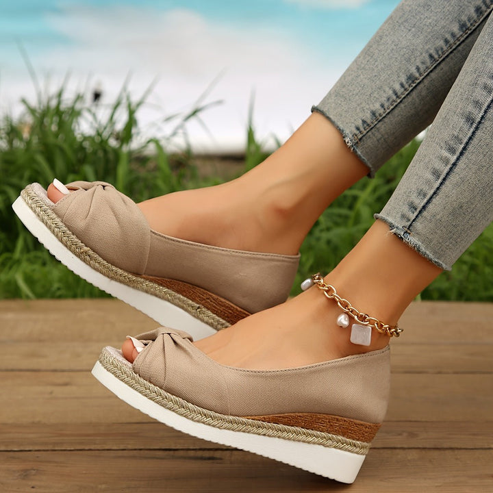 Femme portant Sandales Marigold | Espadrilles Décontractées À Nœuds Pour Femmes | Abricot