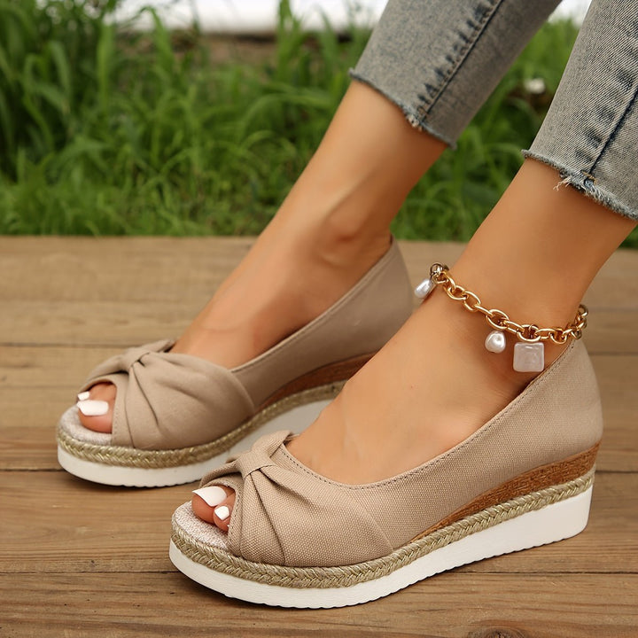Femme portant Sandales Marigold | Espadrilles Décontractées À Nœuds Pour Femmes | Abricot