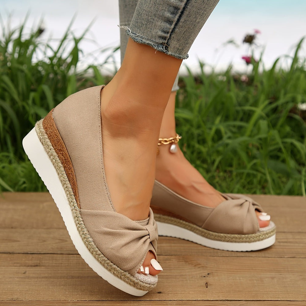 Femme portant Sandales Marigold | Espadrilles Décontractées À Nœuds Pour Femmes | Abricot