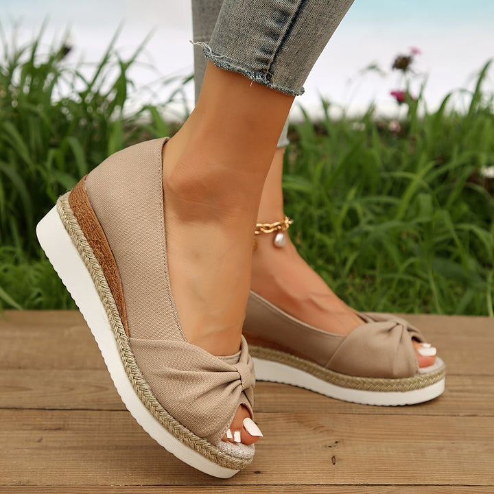 Femme portant Sandales Marigold | Espadrilles Décontractées À Nœuds Pour Femmes | Abricot