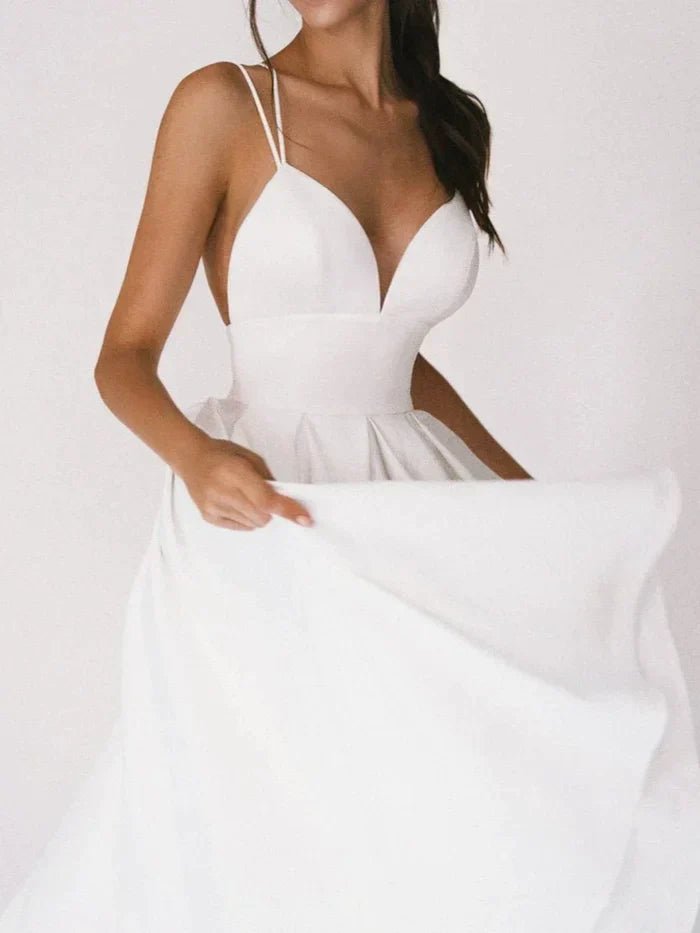 Femme portant Robe Cocktail Marivelle | Robe à Bretelles Légère