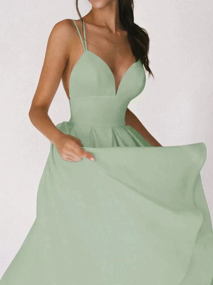 Femme portant Robe Cocktail Marivelle | Robe à Bretelles Légère