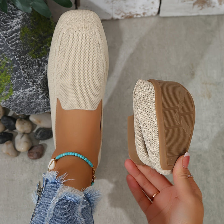 Femme portant Chaussures Merania | Chaussures Plates Tricotées Élégantes Pour Femmes
