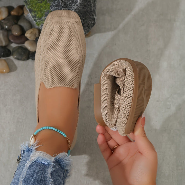 Femme portant Chaussures Merania | Chaussures Plates Tricotées Élégantes Pour Femmes