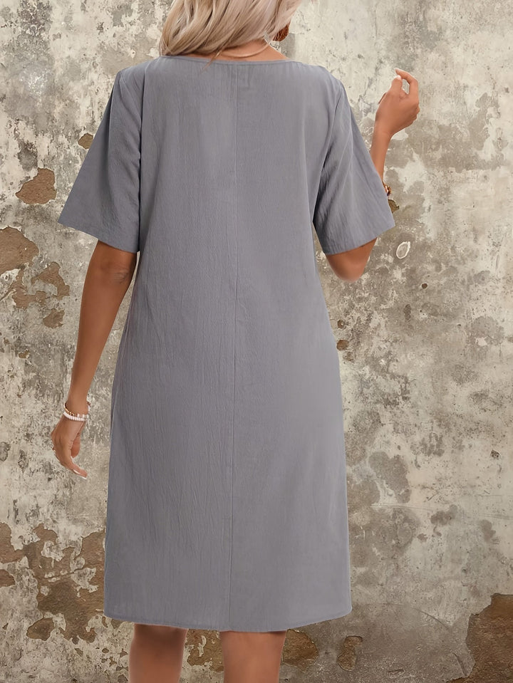 Femme portant Robes Milara | Robe vintage élégante à manches courtes