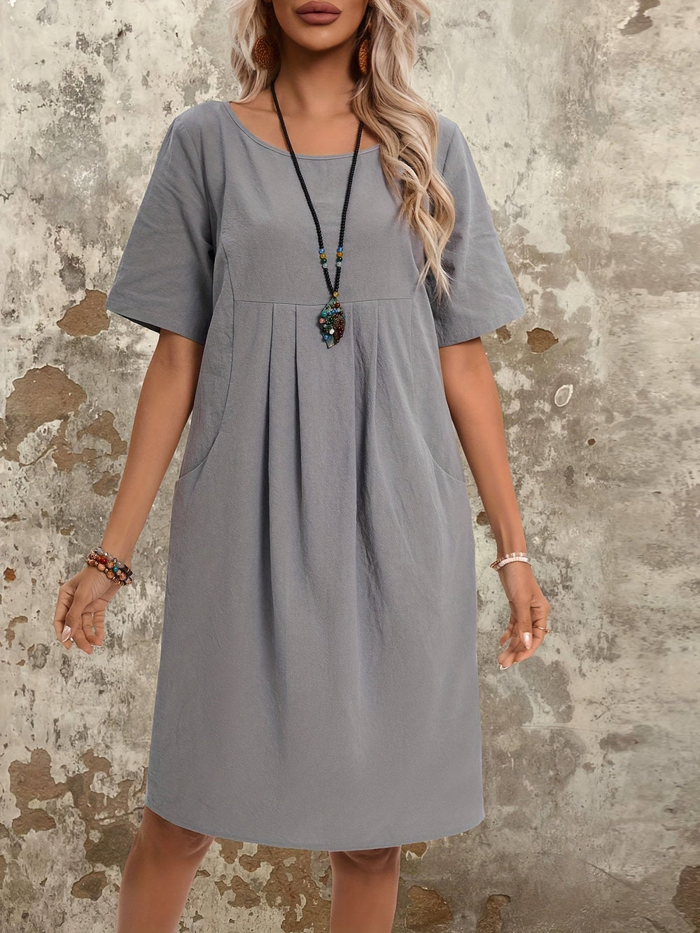 Femme portant Robes Milara | Robe vintage élégante à manches courtes