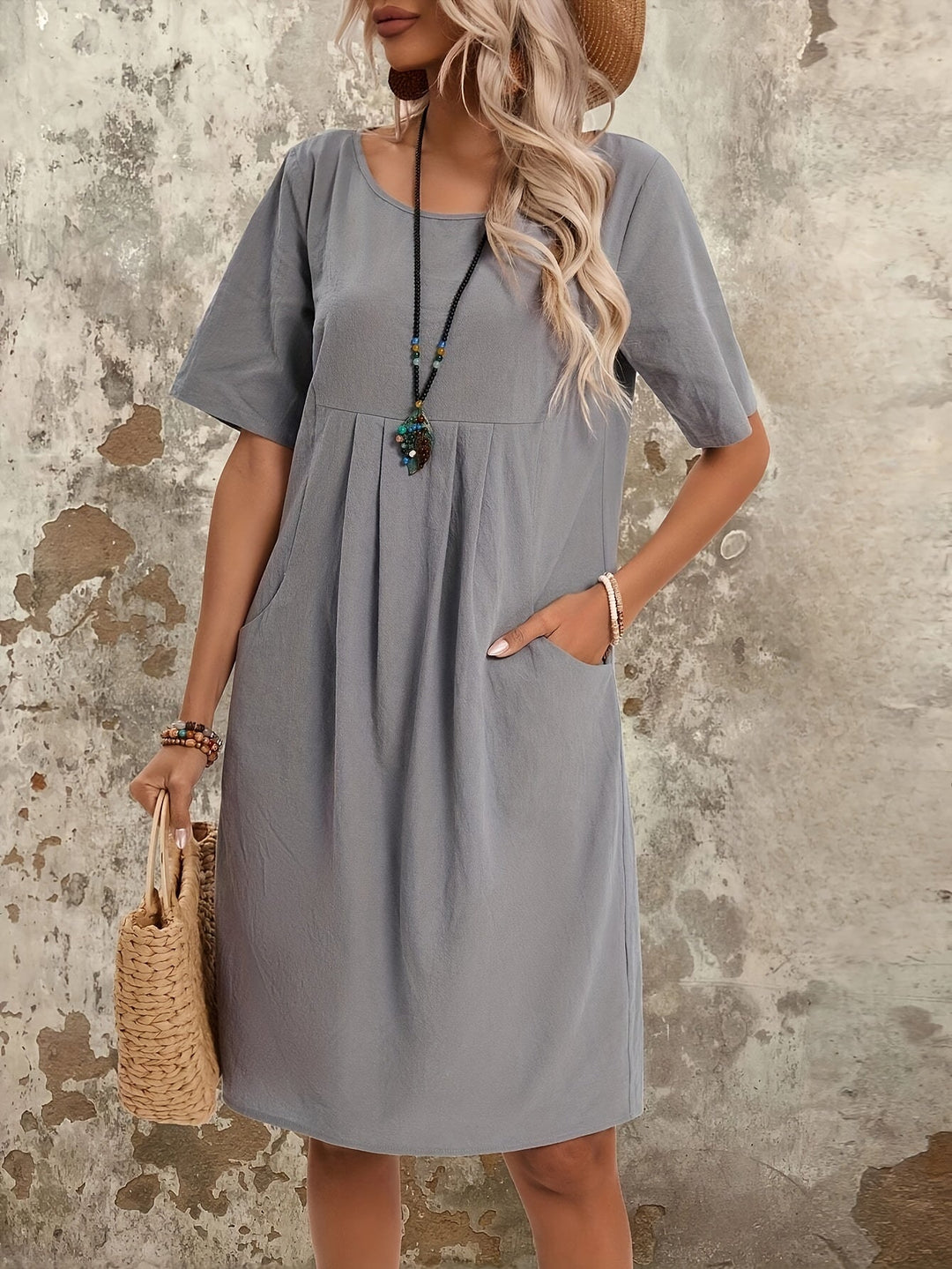 Femme portant Robes Milara | Robe vintage élégante à manches courtes