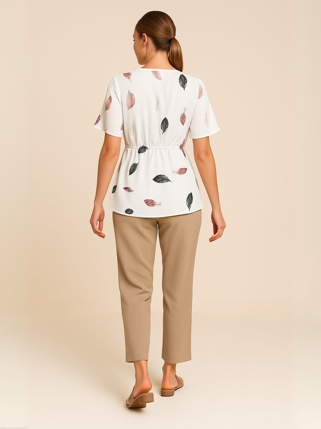 Femme portant Blouse Milayana | Blouse cache - cœur fleurie chic