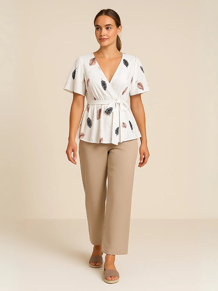 Femme portant Blouse Milayana | Blouse cache - cœur fleurie chic