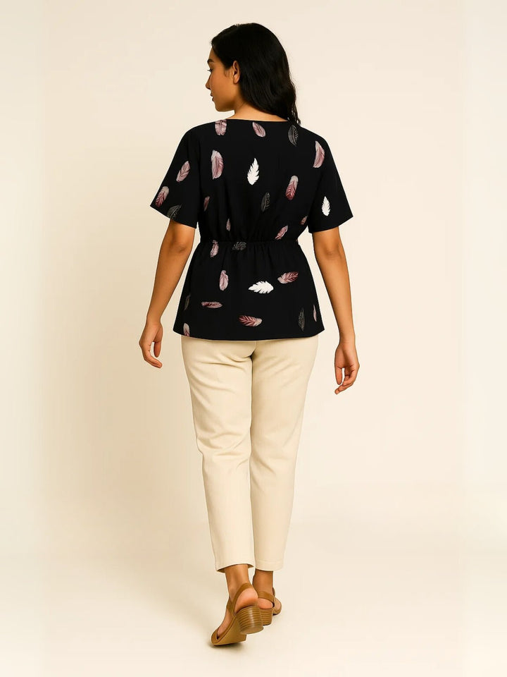 Femme portant Blouse Milayana | Blouse cache - cœur fleurie chic