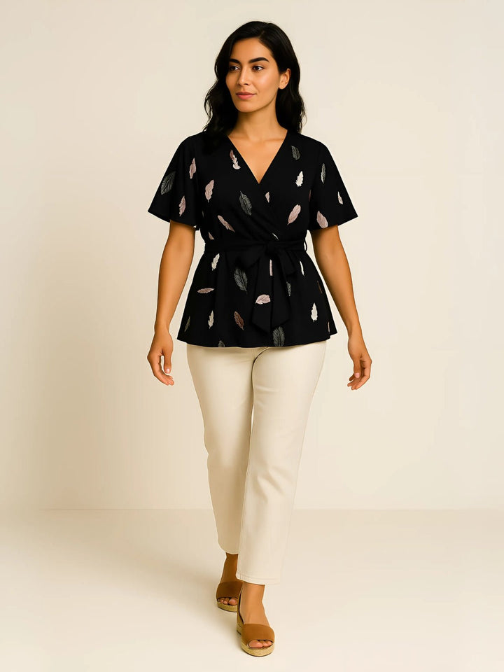 Femme portant Blouse Milayana | Blouse cache - cœur fleurie chic