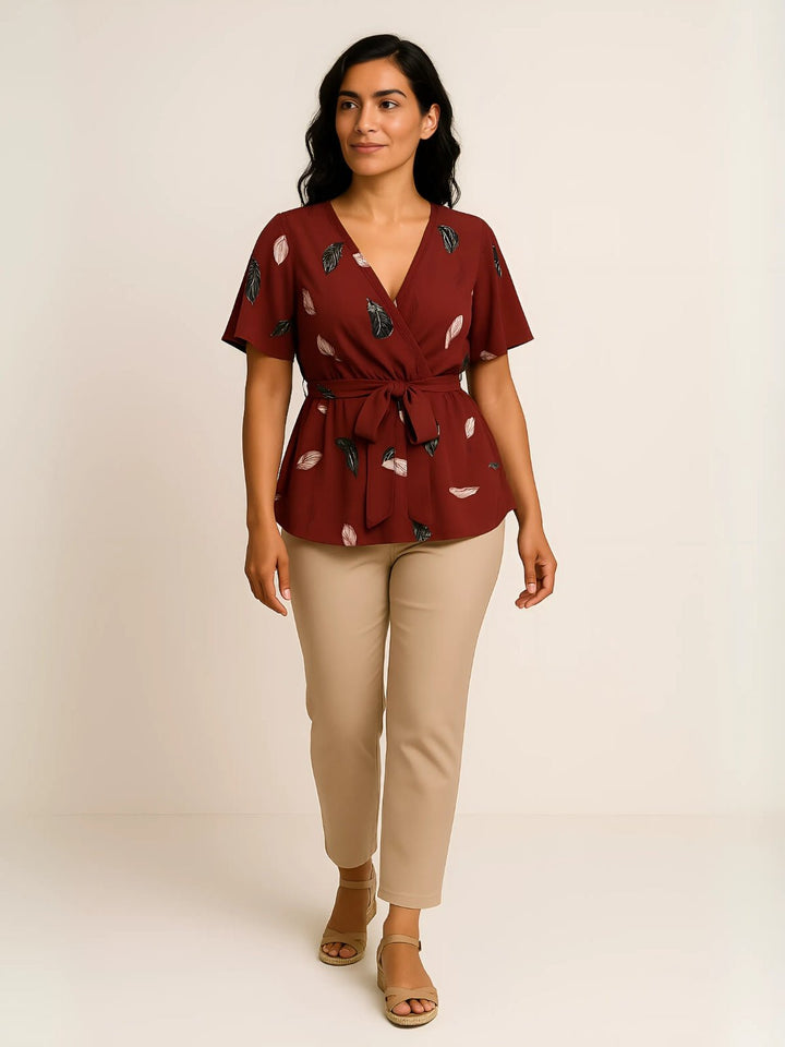 Femme portant Blouse Milayana | Blouse cache - cœur fleurie chic