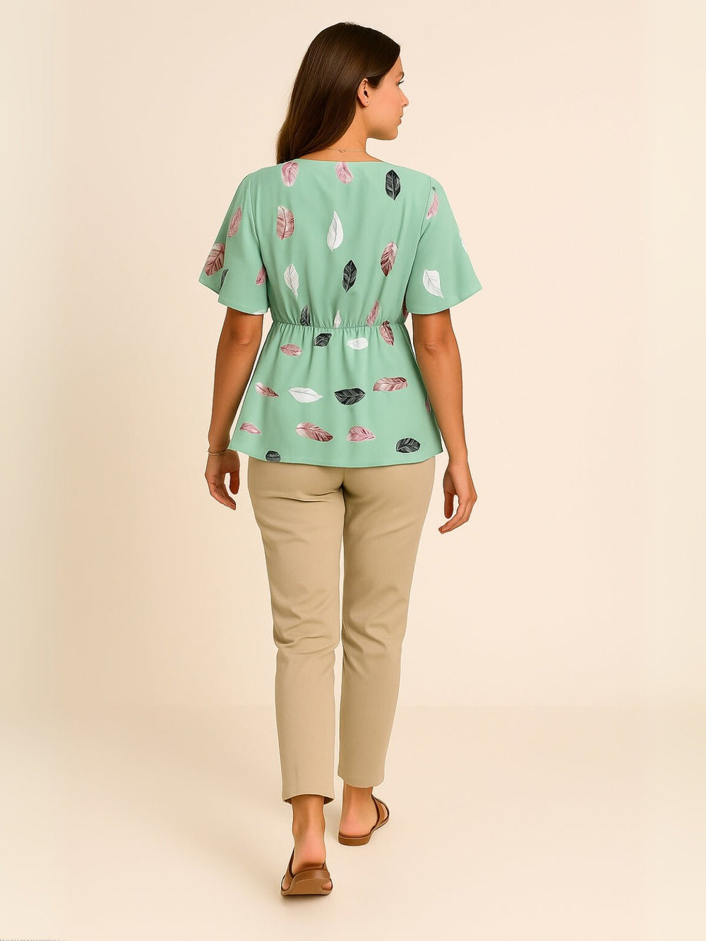 Femme portant Blouse Milayana | Blouse cache - cœur fleurie chic