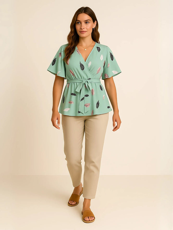 Femme portant Blouse Milayana | Blouse cache - cœur fleurie chic