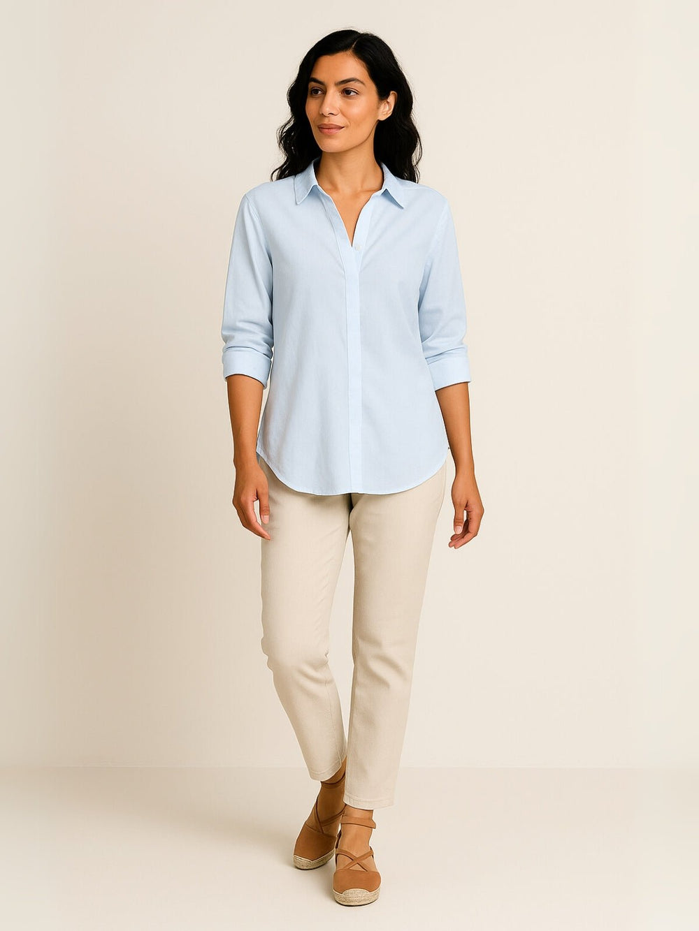 Femme portant Blouse Milindra | Blouse uni manches courtes fluide
