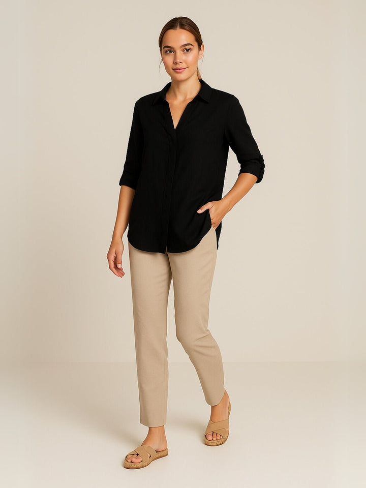 Femme portant Blouse Milindra | Blouse uni manches courtes fluide